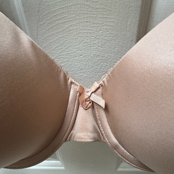Victoria's Secret Blush Bra - Picture 2 of 8
